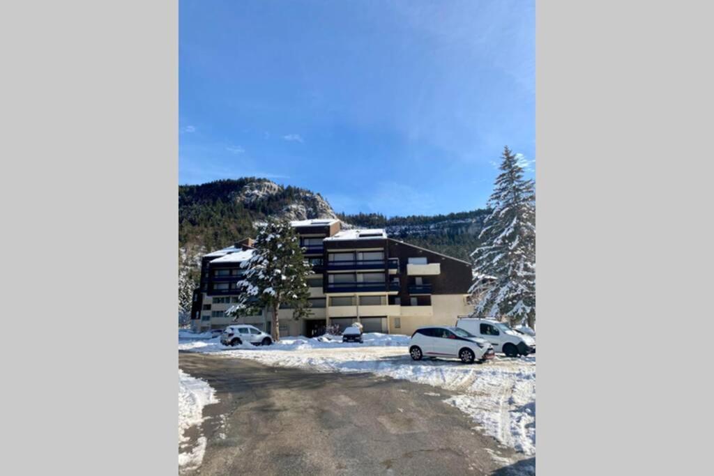 Appartement Chaleureux - Pied Des Pistes Corrençon-en-Vercors Eksteriør bilde